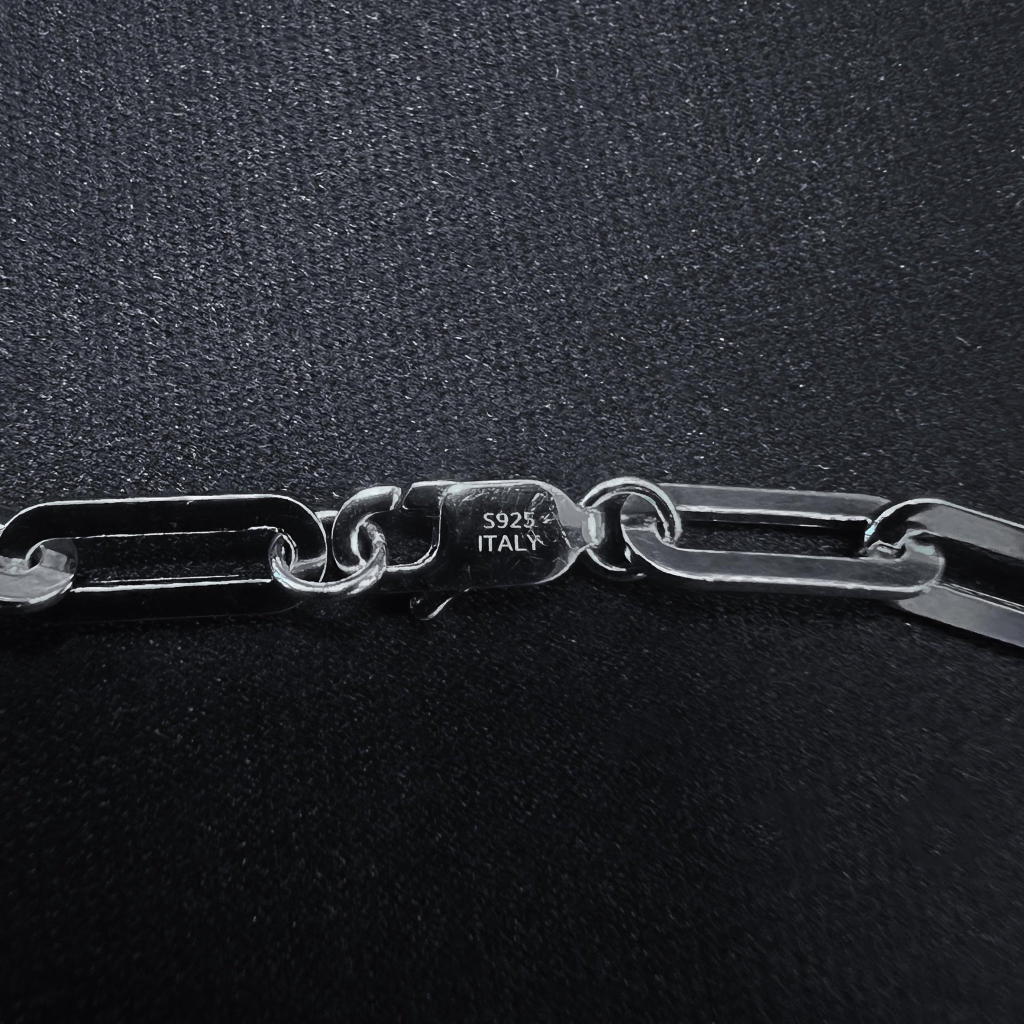 INSIGNIA PAPERCLIP BRACELET